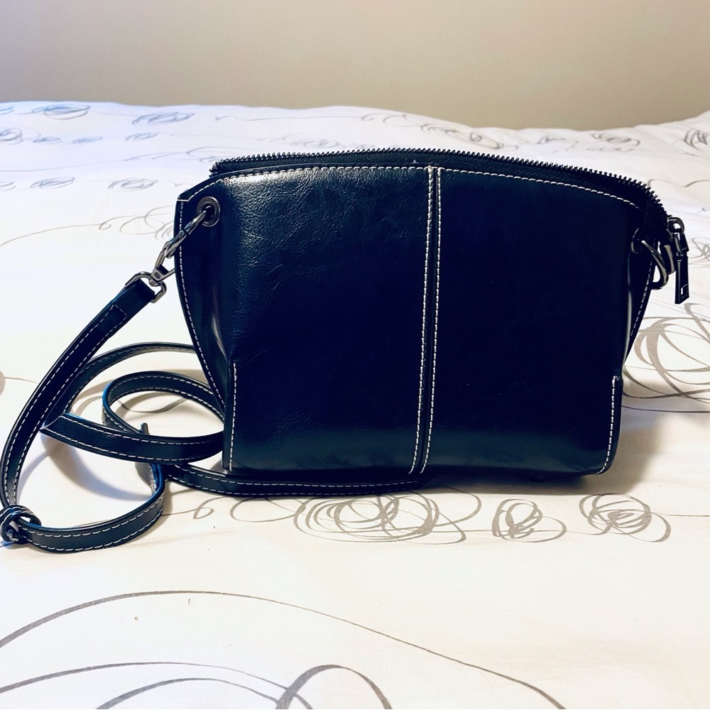 Elegant Blue Leather Crossbody Bag